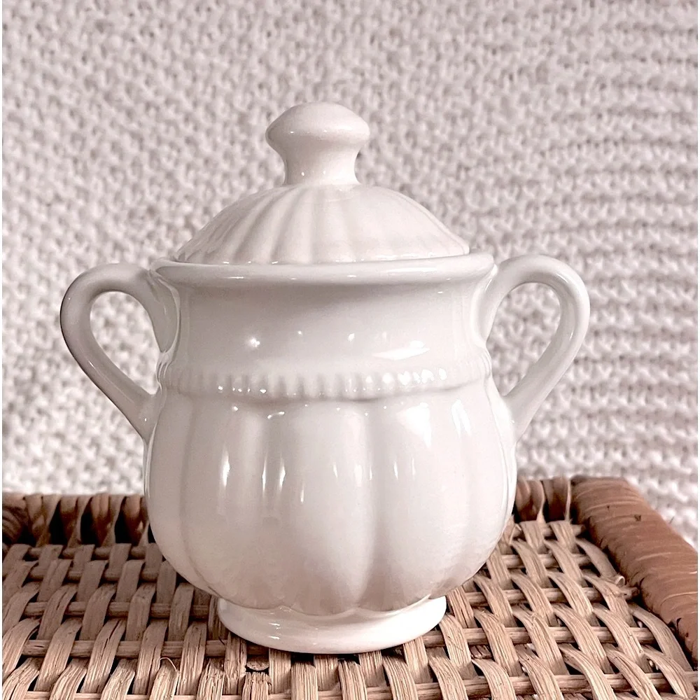 🌸3/$25 Target Home Vintage Farmhouse Stoneware Fluted Sugar Bowl with Lid